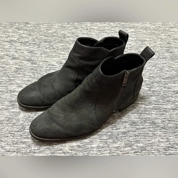 UGG Waterproof Ankle Boots Ladies Size 12 - Picture 2 of 8